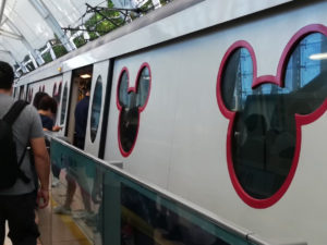 香港ディズニーランドに行く電車