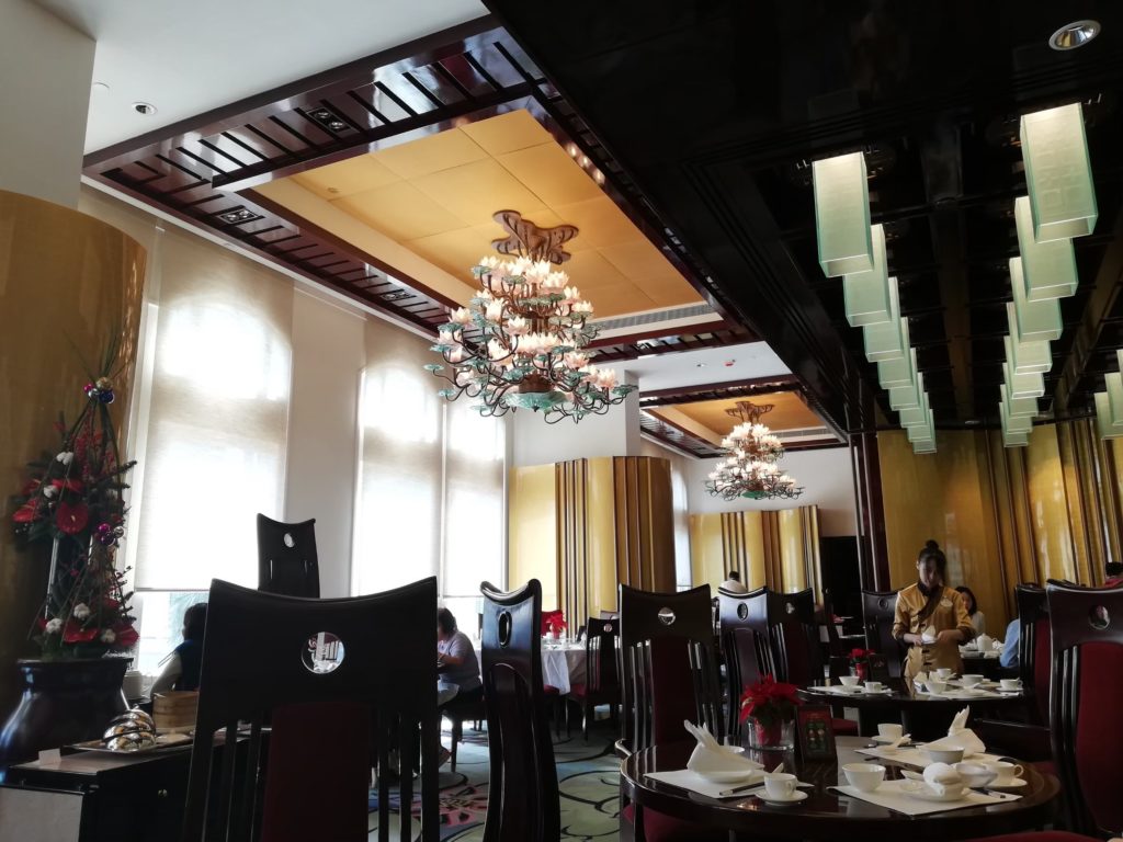 香港ディズニーランドでディズニーキャラクター飲茶が食べられるレストラン